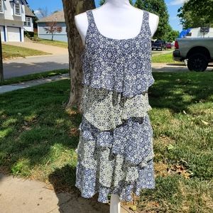 Bethany sleeveless vneck tiered dress 10P